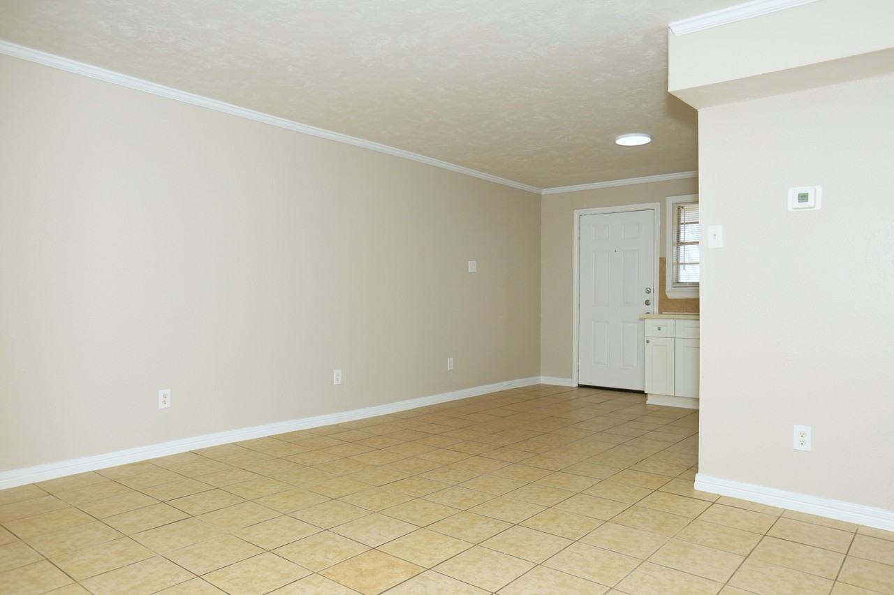 123 W 6th St #1 - Photo 4 of 10