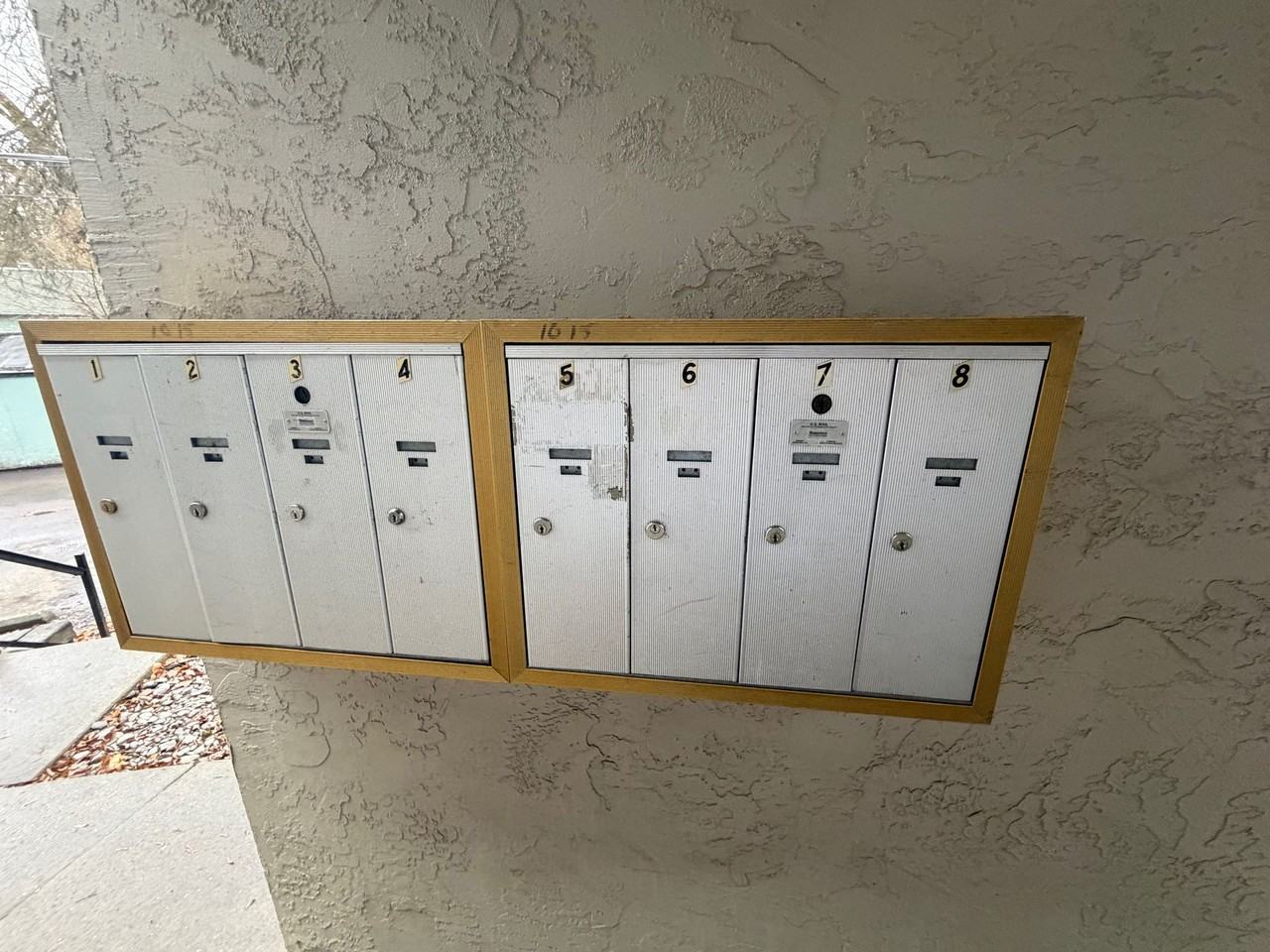 1015 S Walnut Place - Photo 3 of 6