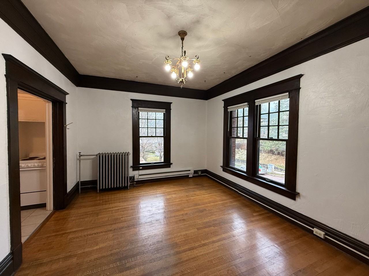 Jefferson Apartments - Photo 4 of 37