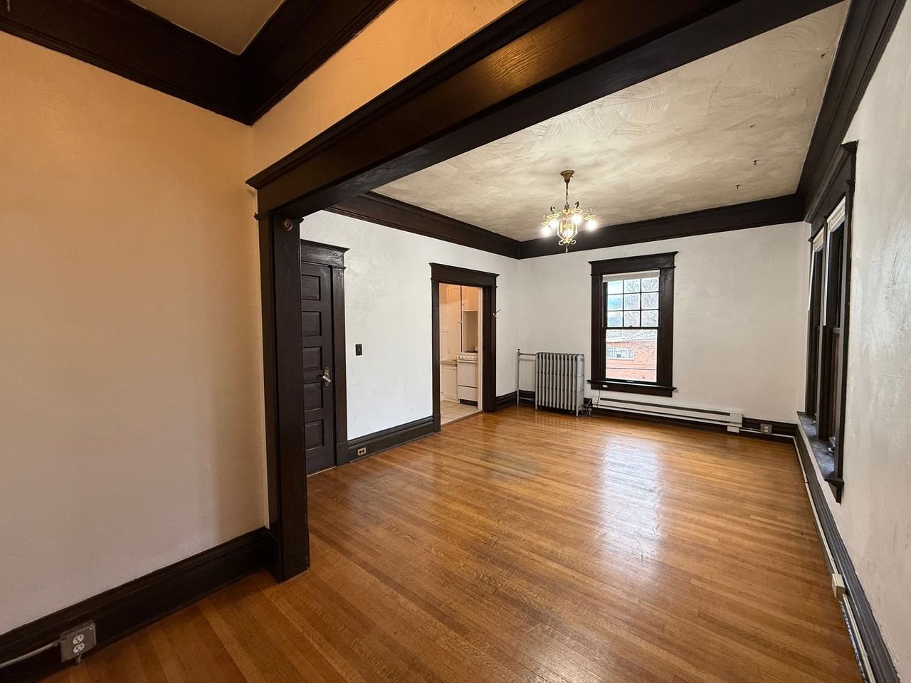 Jefferson Apartments - Photo 5 of 37