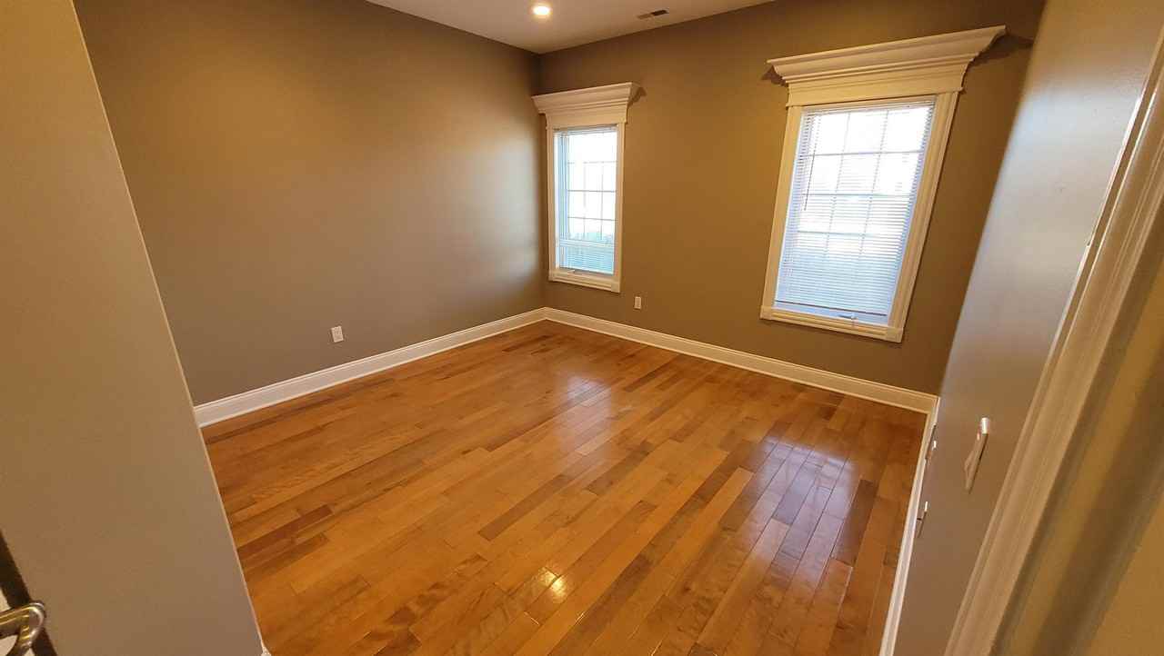 Lions Gate Parkway #7664 - Photo 4 of 8