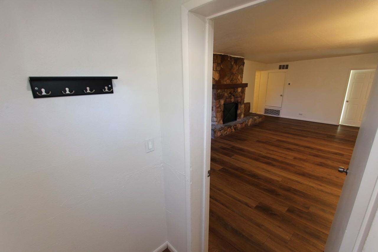 1612 N San Francisco St - Photo 5 of 24