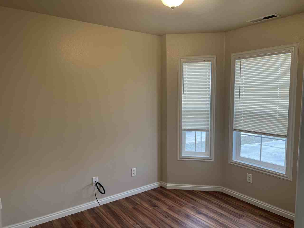 1640 Winchester Drive #B - Photo 5 of 33