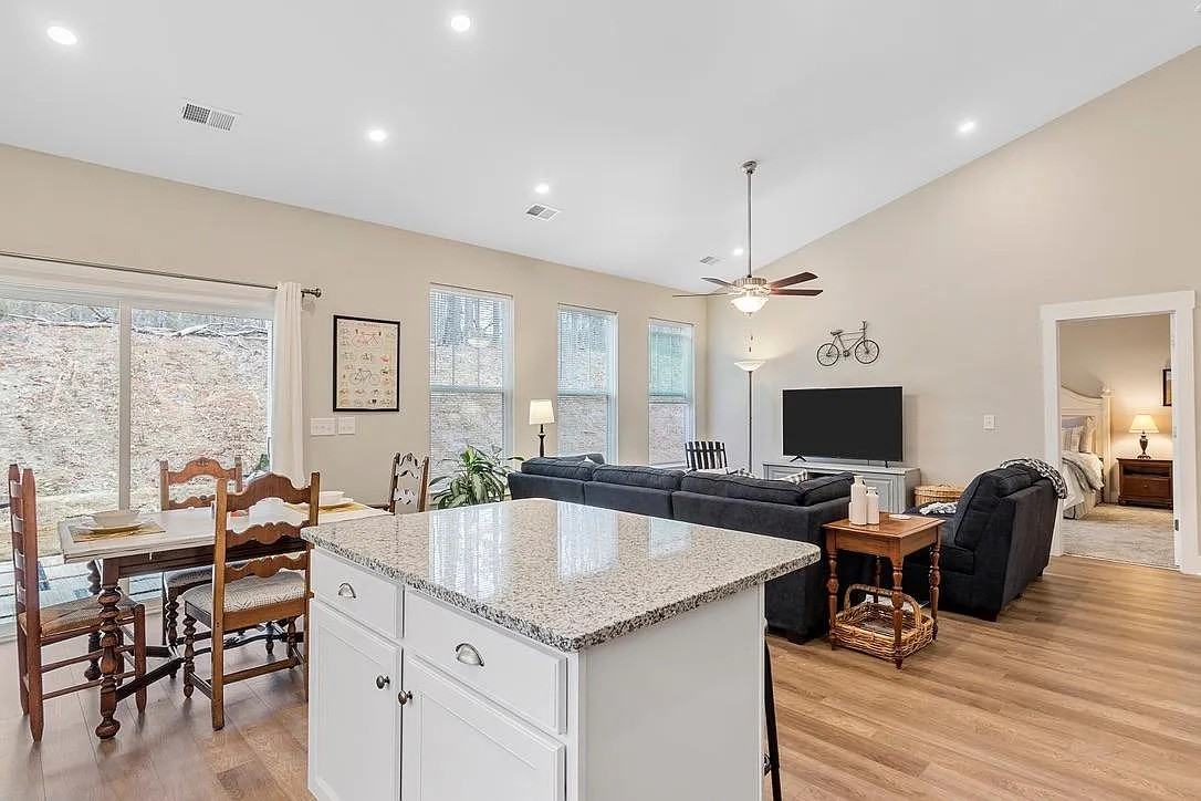 324 Kelby Street #1 - Photo 2 of 17