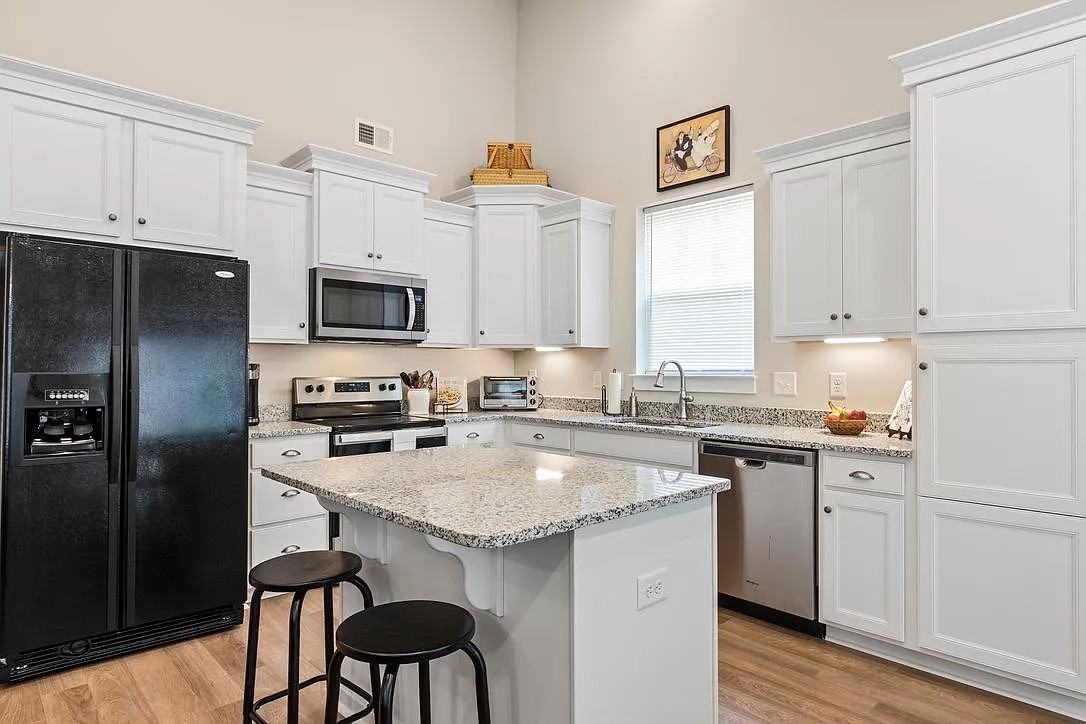 324 Kelby Street #1 - Photo 3 of 17