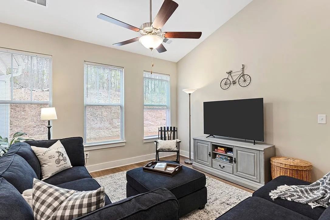 324 Kelby Street #1 - Photo 4 of 17