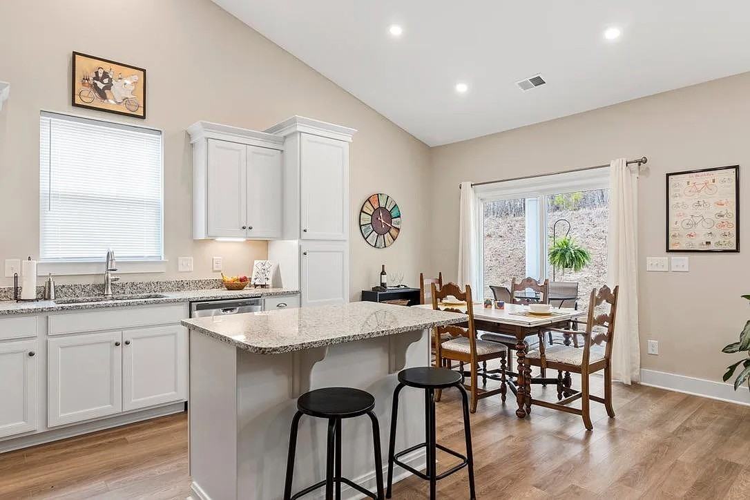 324 Kelby Street #1 - Photo 5 of 17