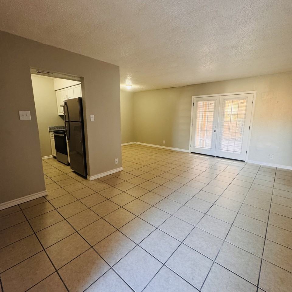 881 Ridgewood Dr - Photo 2 of 14