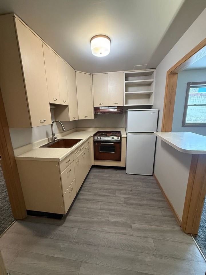 310 W 21st Street - Photo 2 of 26