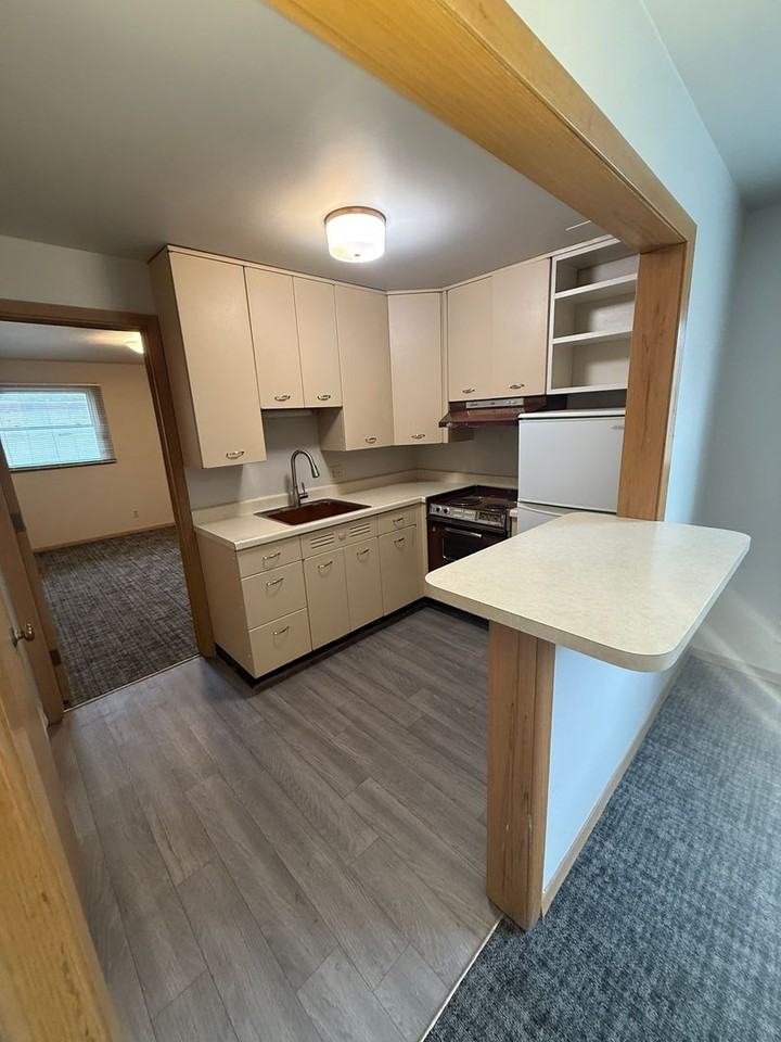 310 W 21st Street - Photo 3 of 26