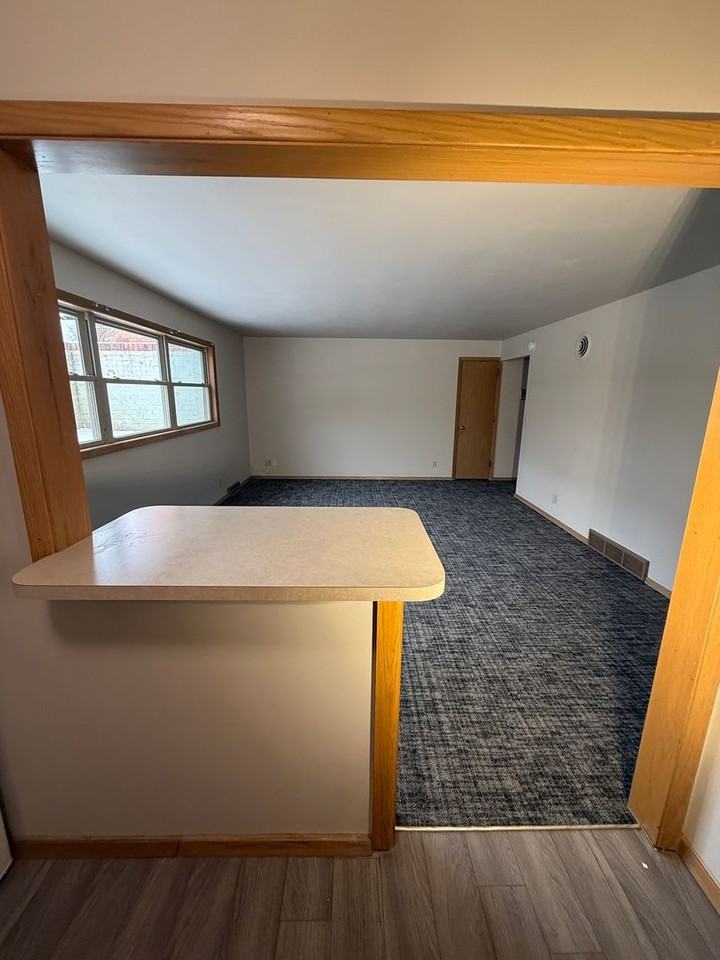 310 W 21st Street - Photo 4 of 26