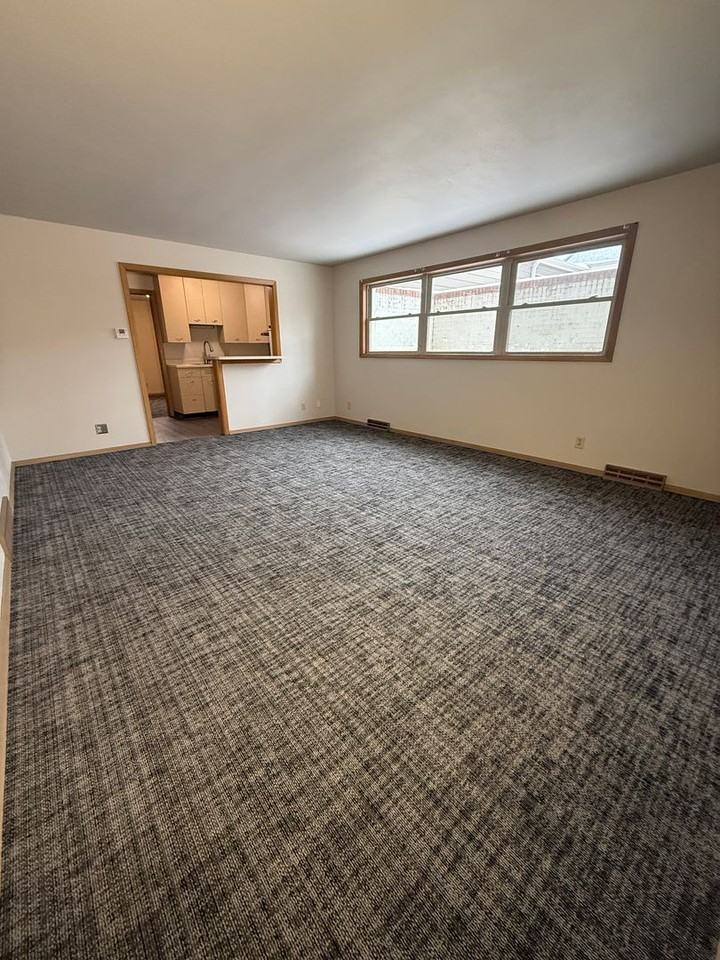 310 W 21st Street - Photo 6 of 26