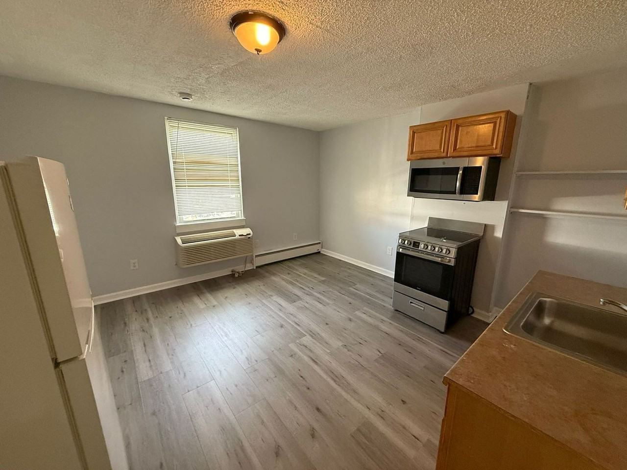 8-10 Allen St - Photo 4 of 14