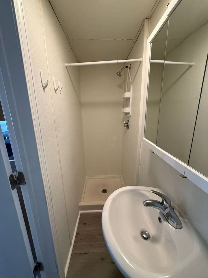 8-10 Allen St - Photo 6 of 14