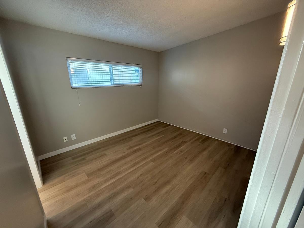 4422 W 172nd St - Photo 5 of 15