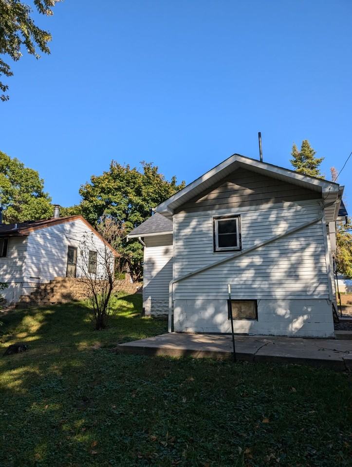 409 2nd Avenue Northwest #1 - Photo 2 of 10