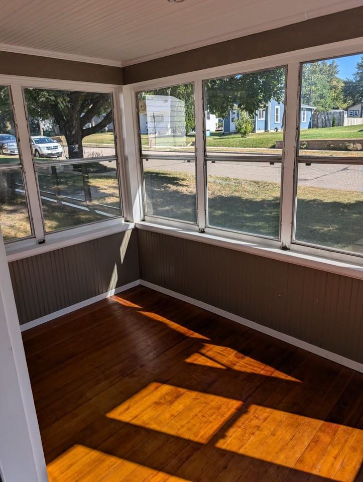 409 2nd Avenue Northwest #1 - Photo 7 of 10