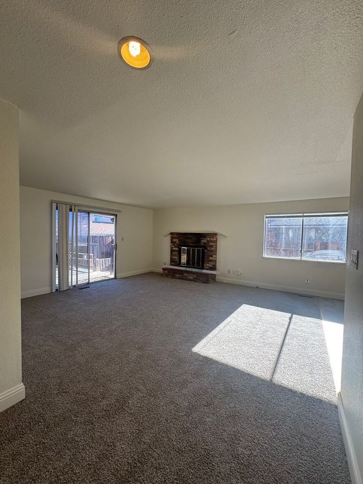 540 Nancy Cir - Photo 6 of 31