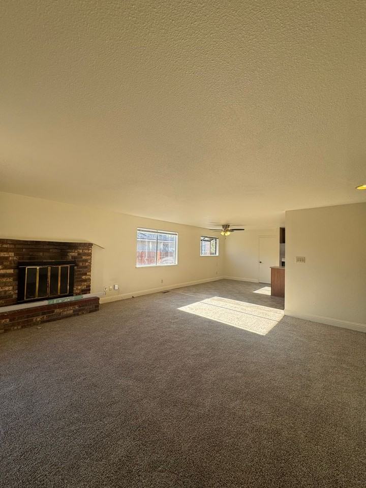 540 Nancy Cir - Photo 7 of 31