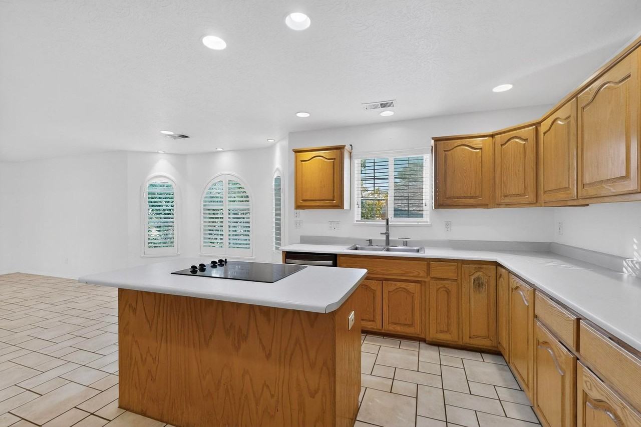 720 Stagecoach Rd Se - Photo 5 of 50