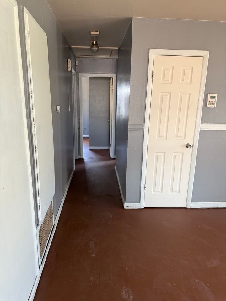 802 Navaho Trl - Photo 2 of 10