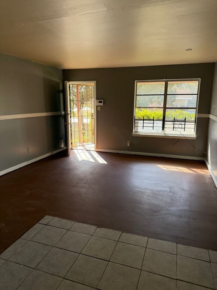 802 Navaho Trl - Photo 3 of 10