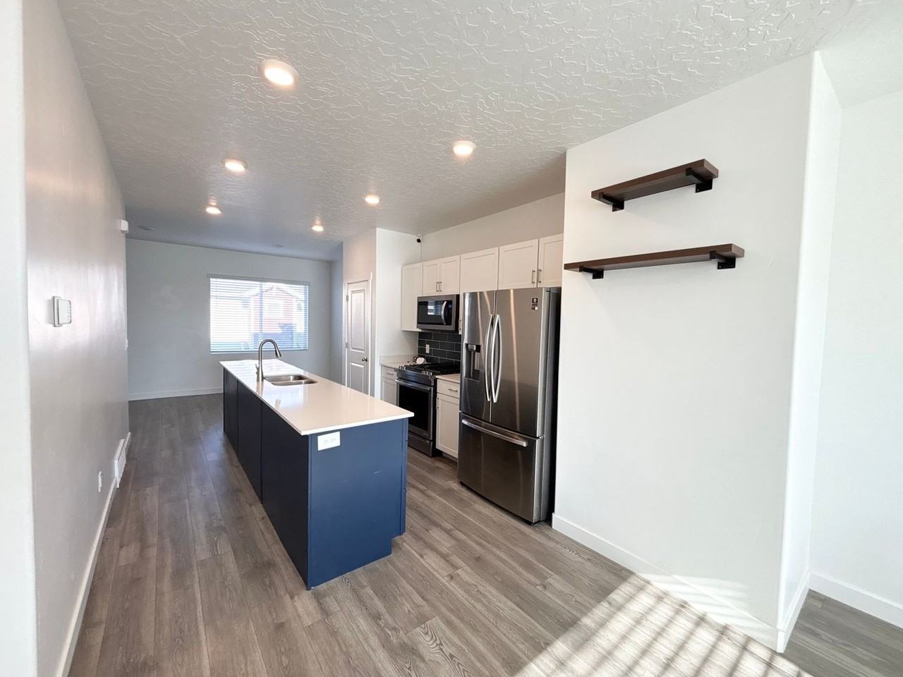 1092 E Vessel Ct - Photo 2 of 24