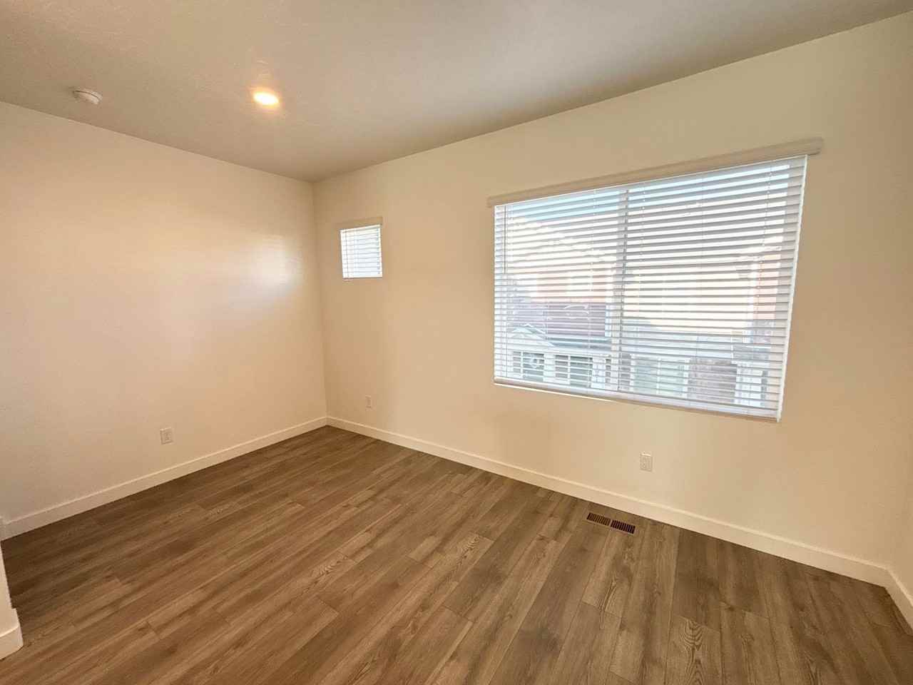 1092 E Vessel Ct - Photo 4 of 24