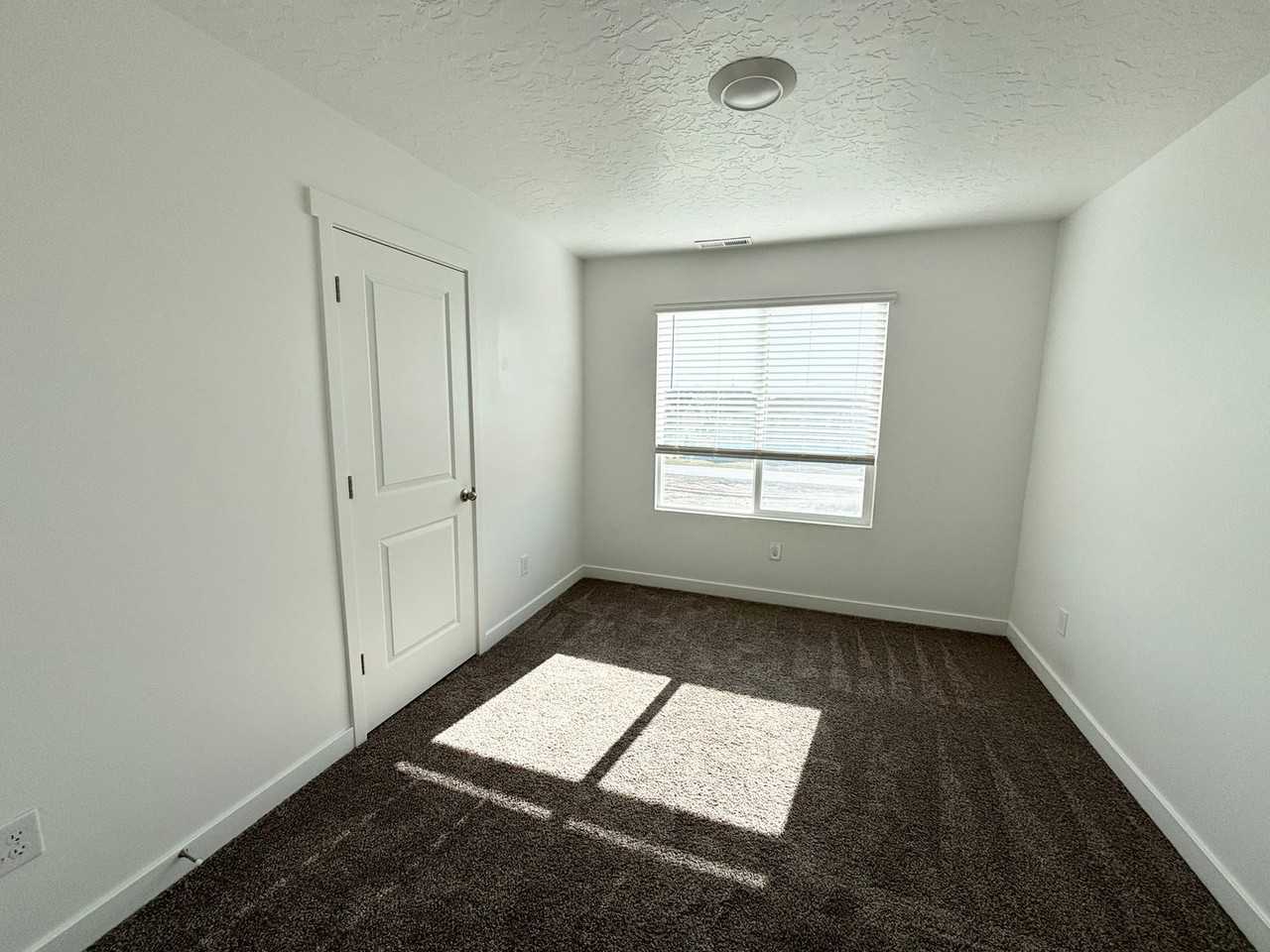 1092 E Vessel Ct - Photo 5 of 24