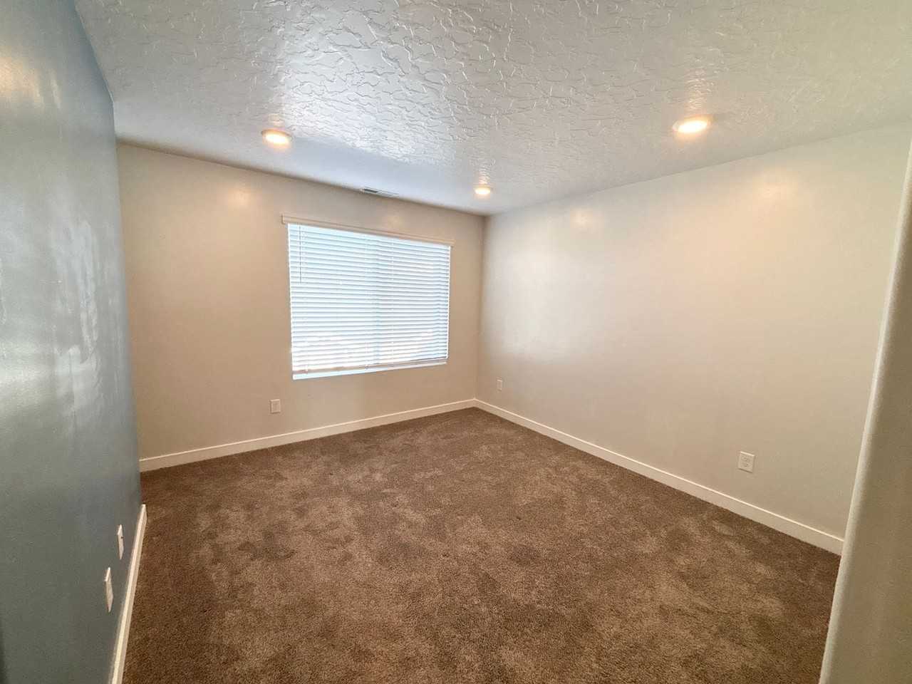 1092 E Vessel Ct - Photo 6 of 24