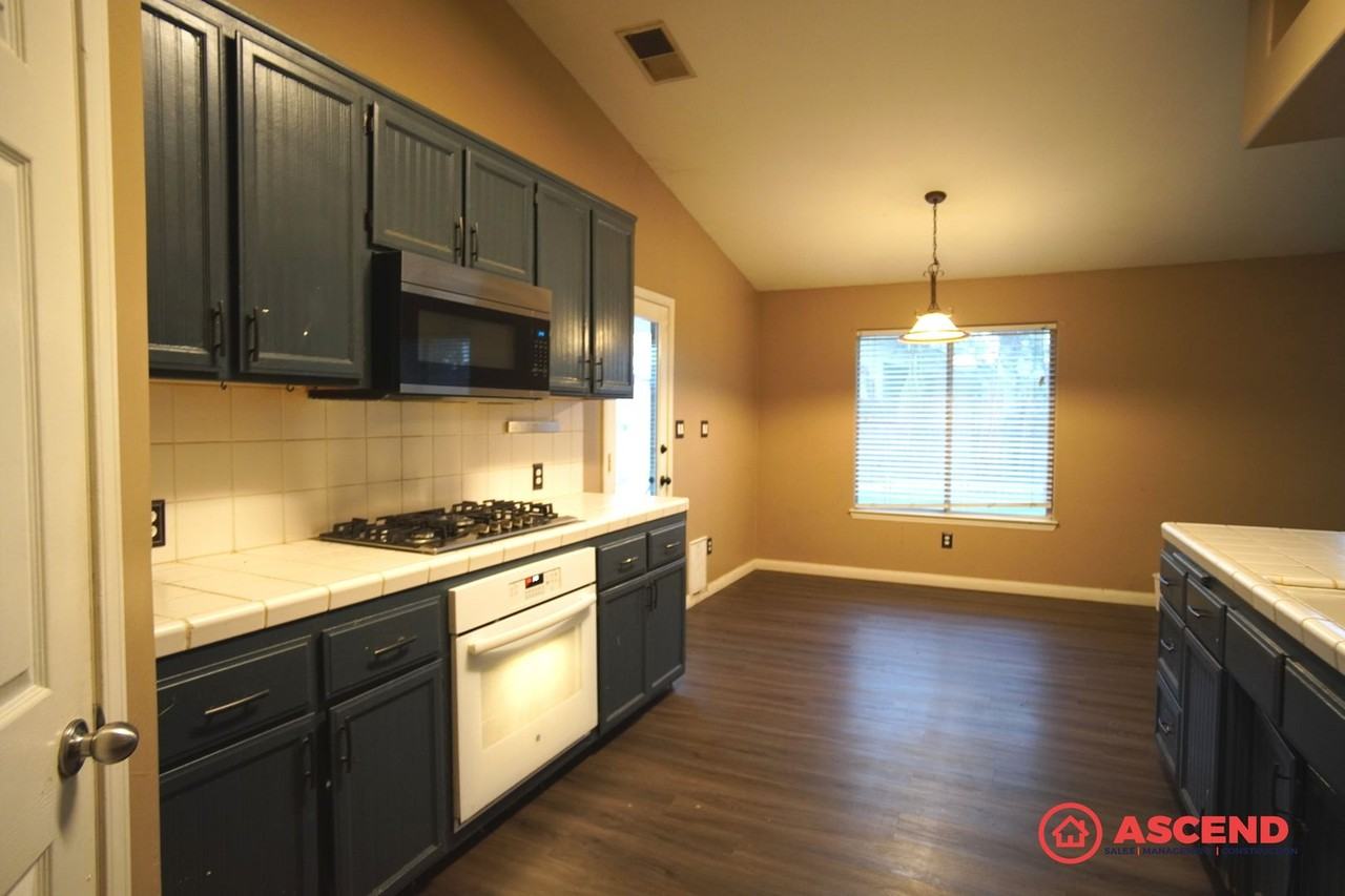 10808 Academy Avenue - Photo 3 of 21