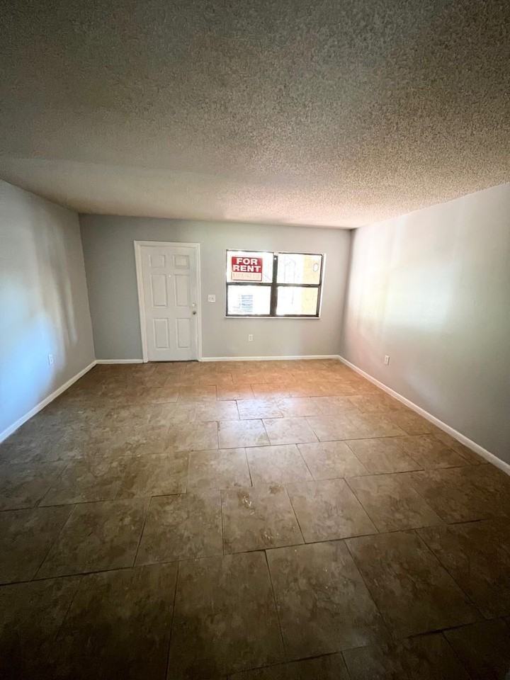 525 N Morgan Ave - Photo 6 of 6