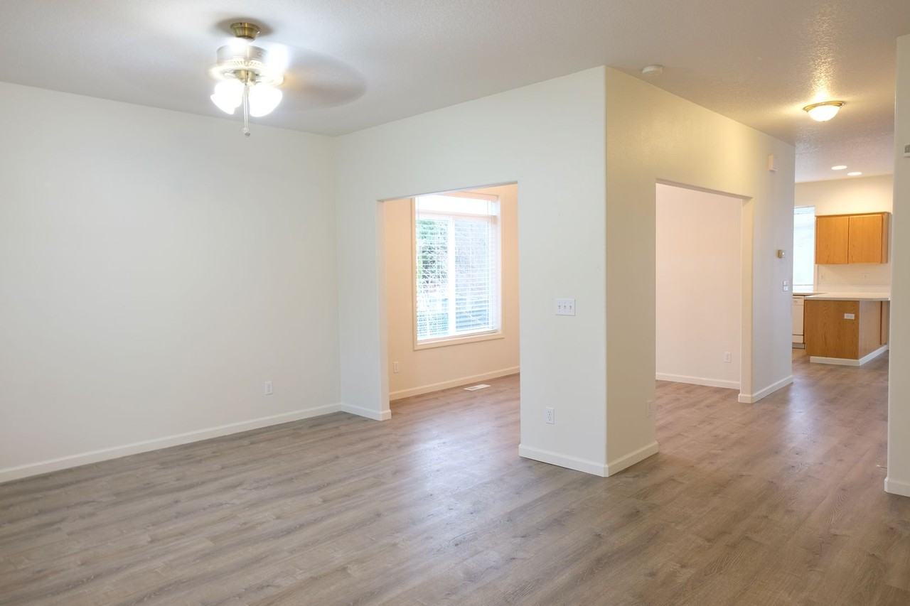 1214 Nw 148th Cir - Photo 4 of 40