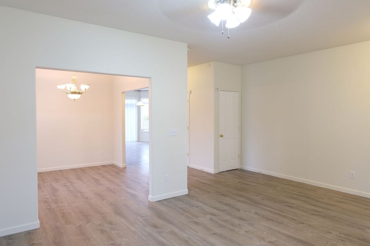 1214 Nw 148th Cir - Photo 5 of 40