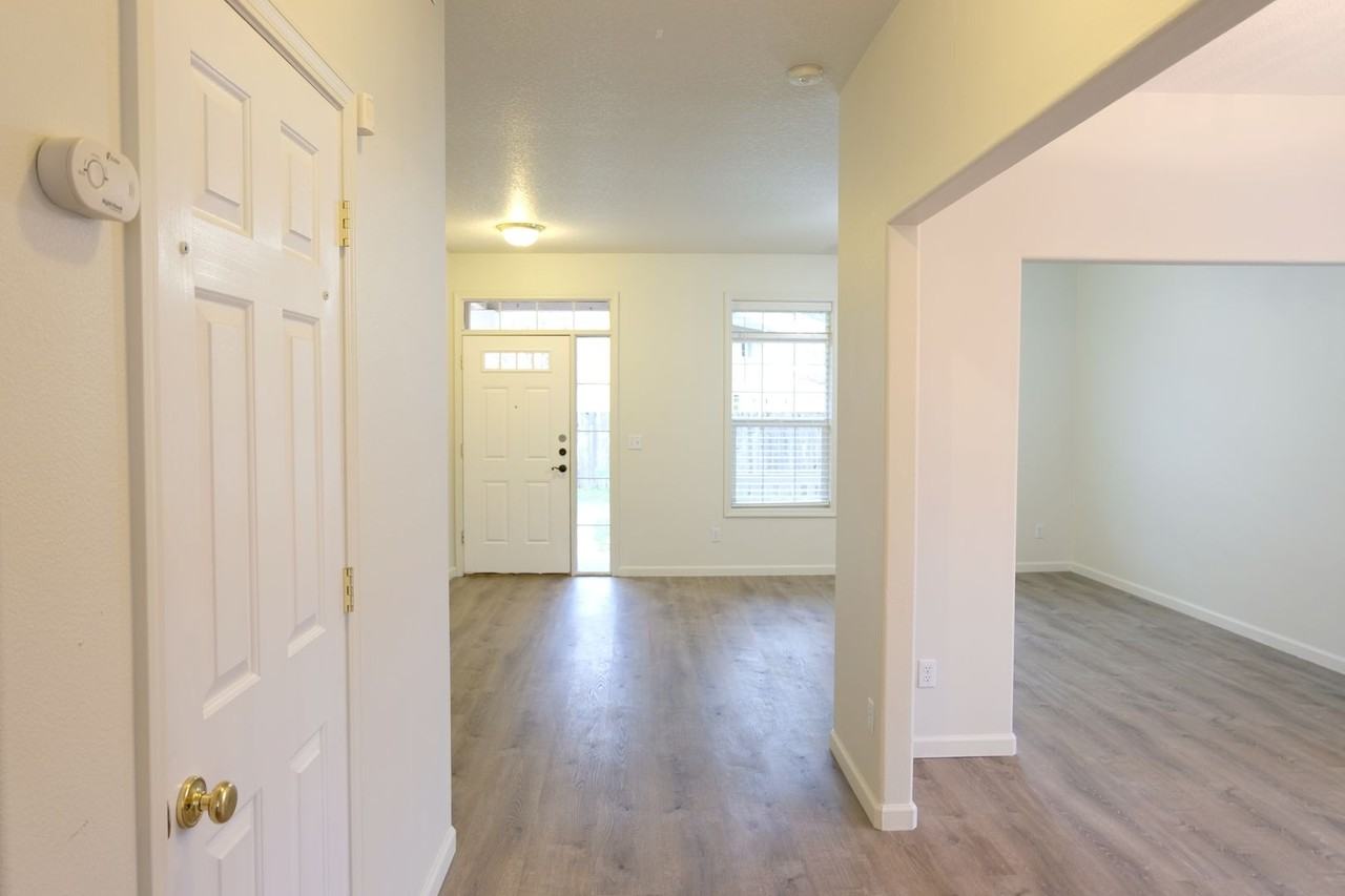 1214 Nw 148th Cir - Photo 6 of 40