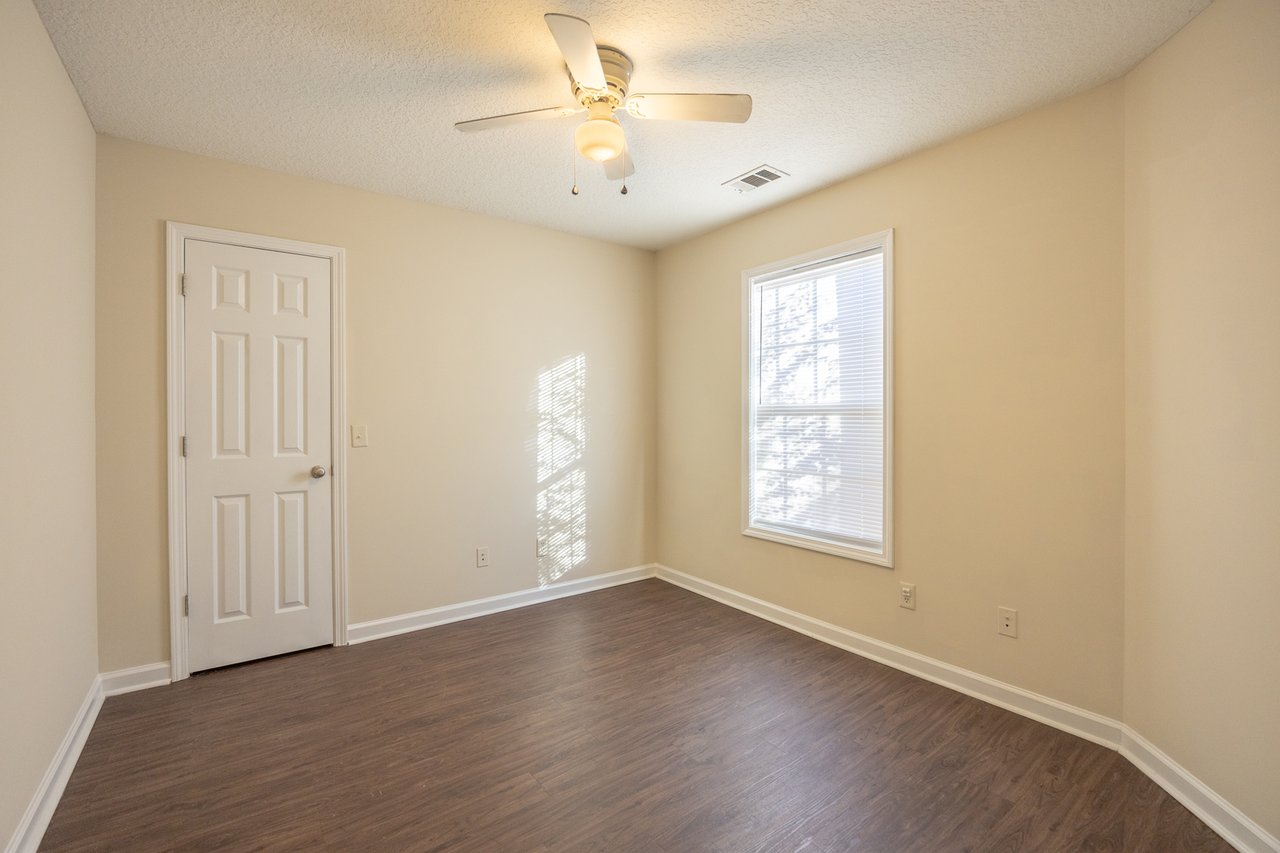 101 Lindsay Court - Photo 4 of 12