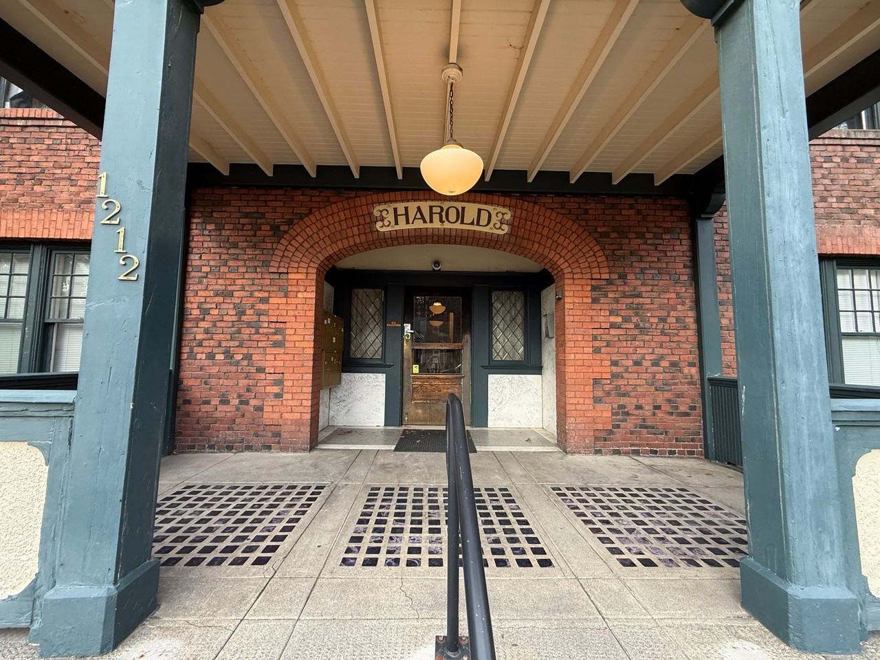 Harold Apartments on South Hill! - Photo 2 of 2