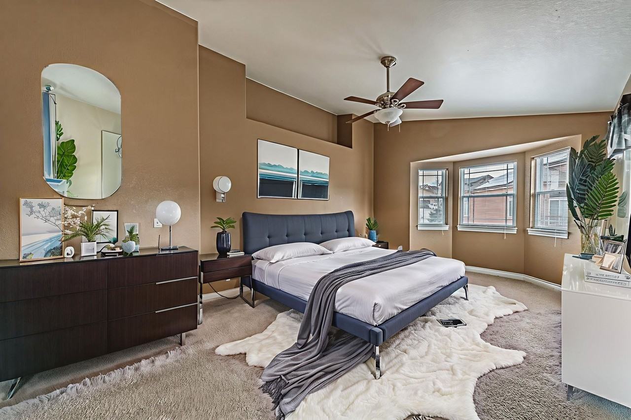 4670 Farmingdale Dr - Photo 3 of 50