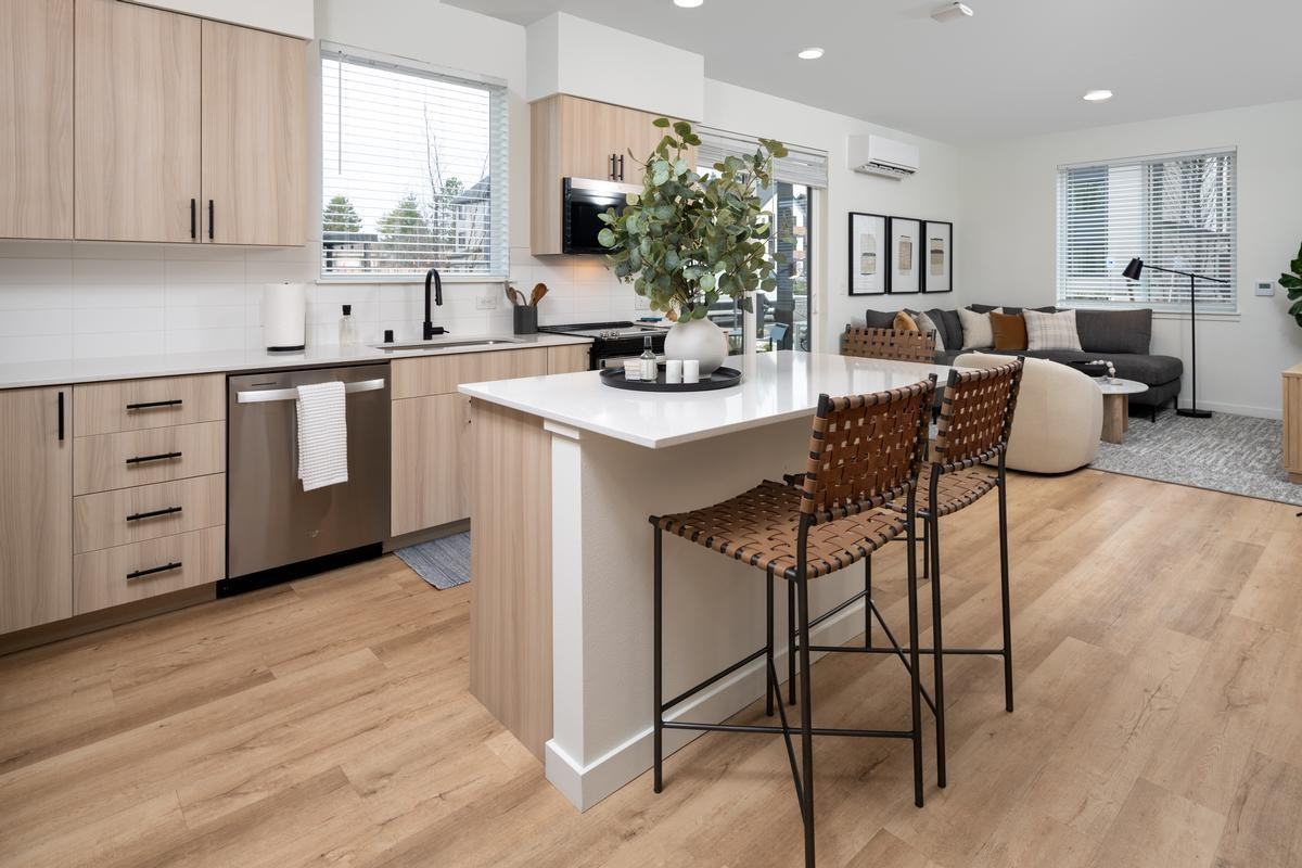6021 Orchard St W - Photo 6 of 10