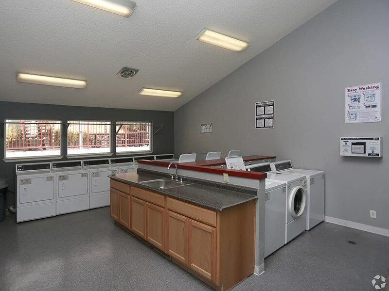 126 W Berryhill Dr - Photo 6 of 23