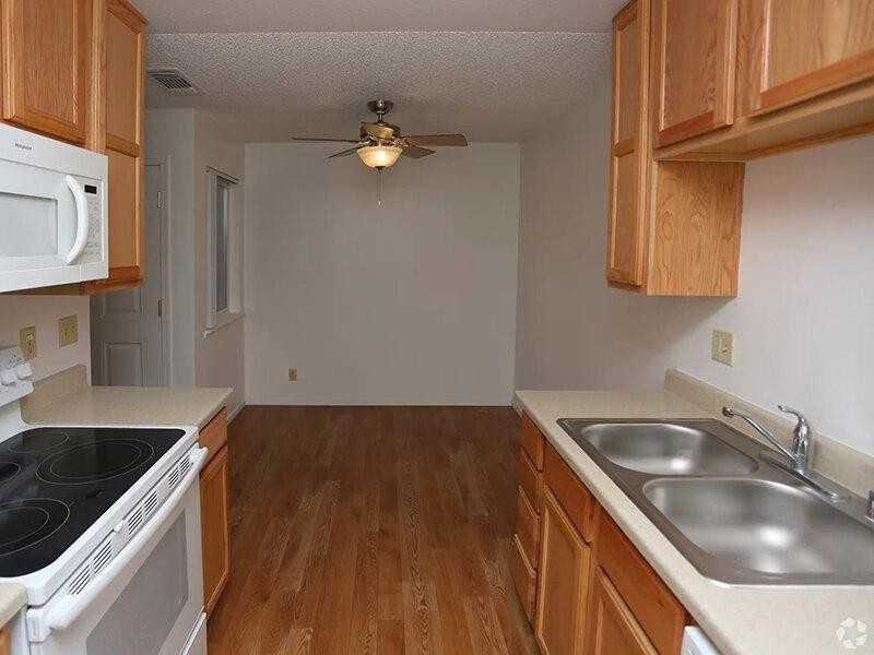 126 W Berryhill Dr - Photo 6 of 23