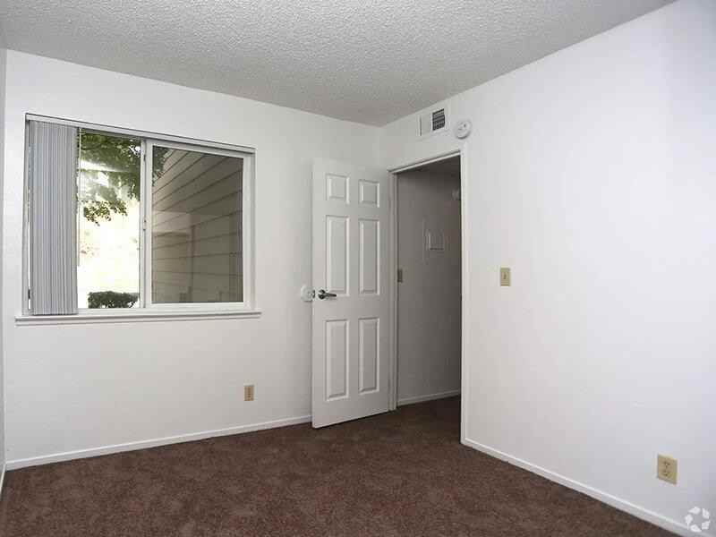 126 W Berryhill Dr