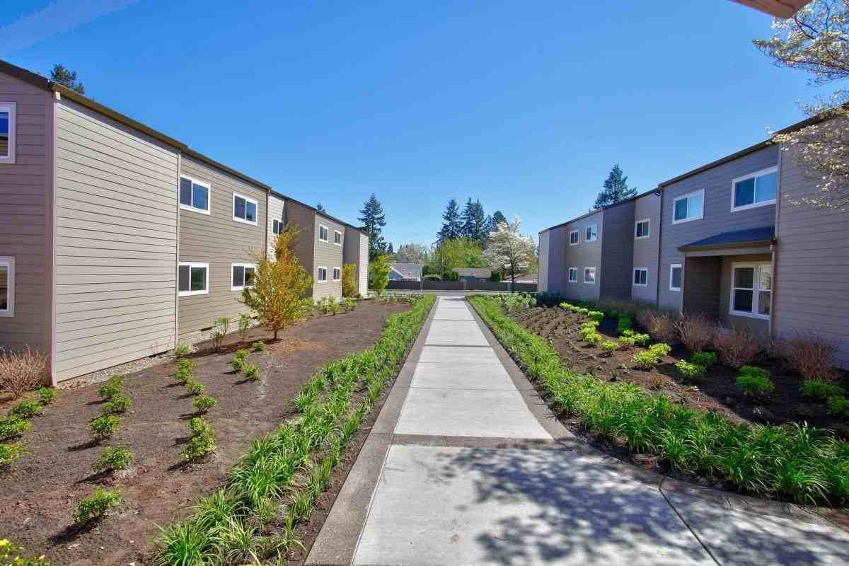 2600 T St - Photo 6 of 42