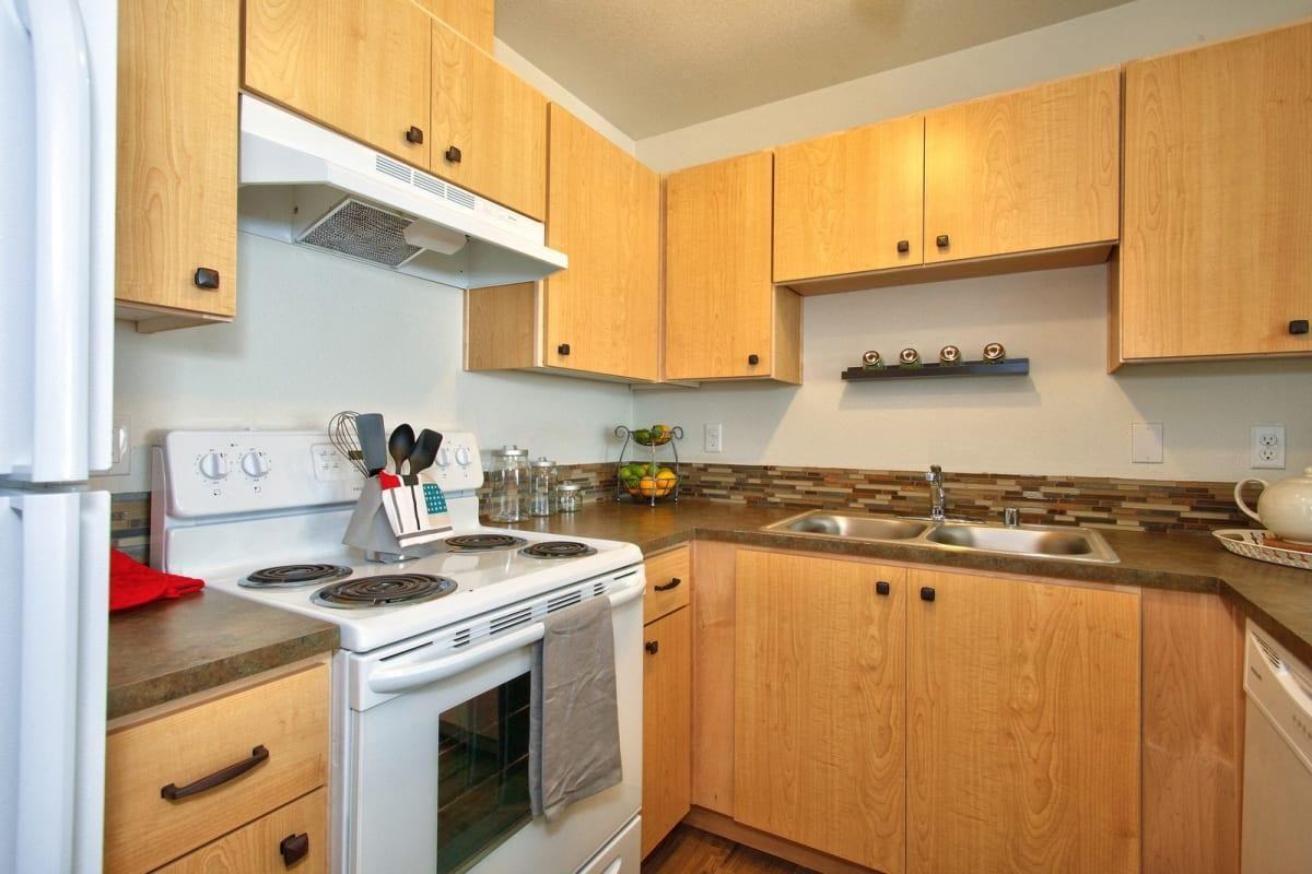 2600 T St - Photo 5 of 42