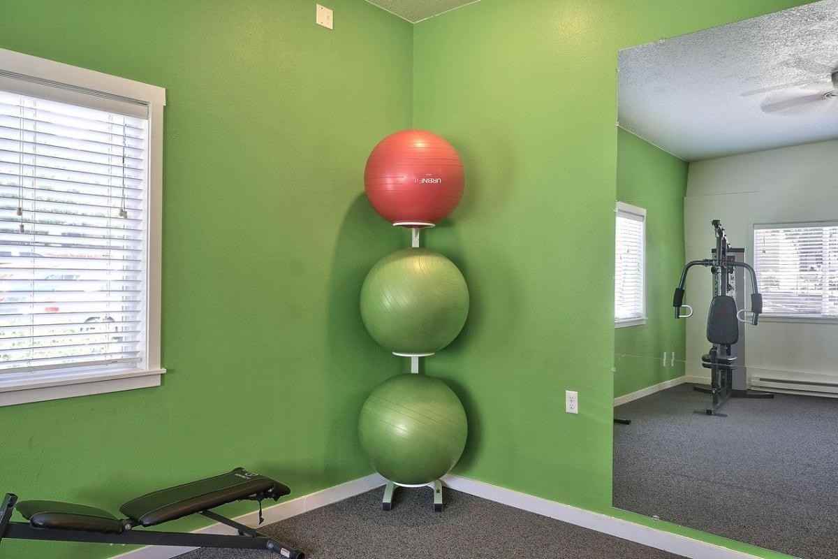 2600 T St - Photo 5 of 42