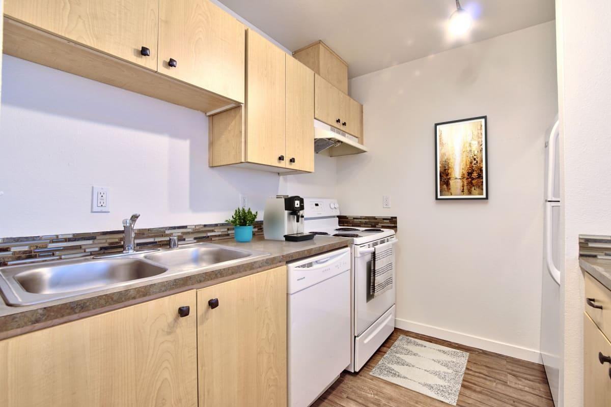 2600 T St - Photo 7 of 42
