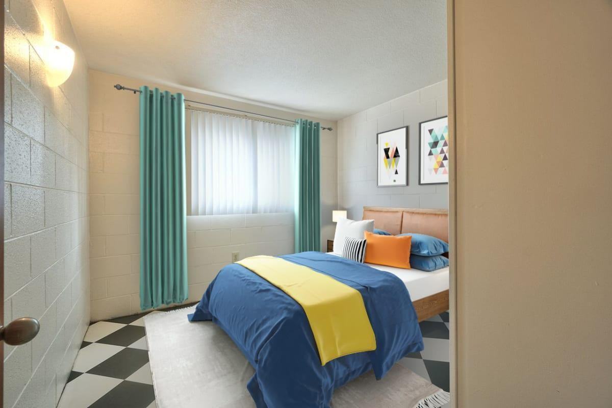 500 E 13th St - Photo 7 of 33