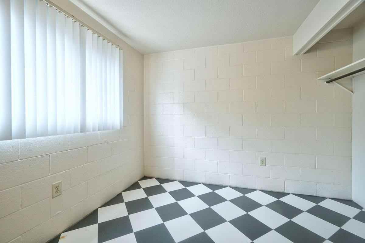 500 E 13th St - Photo 5 of 33