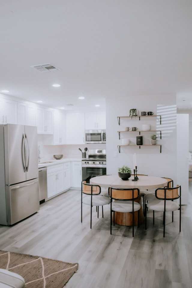 Beautifully Furnished 3 - Photo 2 of 18