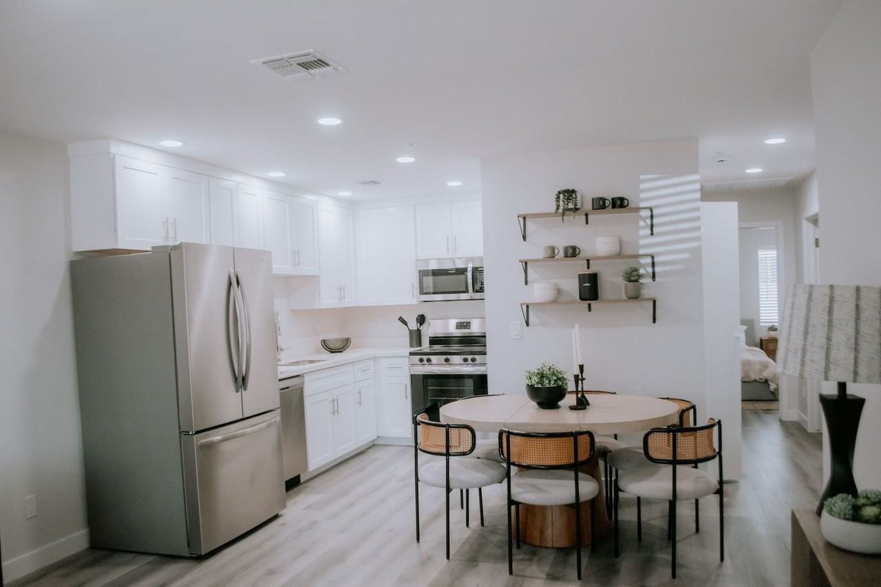 Beautifully Furnished 3 - Photo 3 of 18